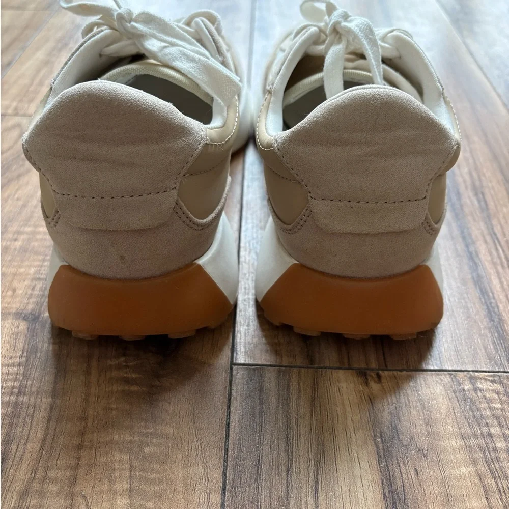 Steve Madden Women's Escapade Retro-Inspired Sneakers with Chunky Midsole - Picture 5 of 11